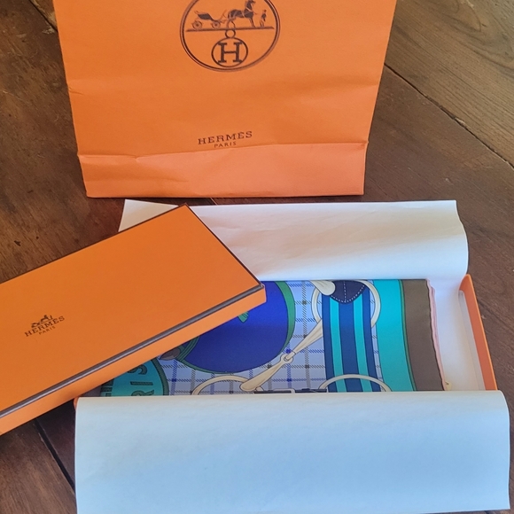 Brand new in box Hermès Tatersale scarf - Picture 2 of 8